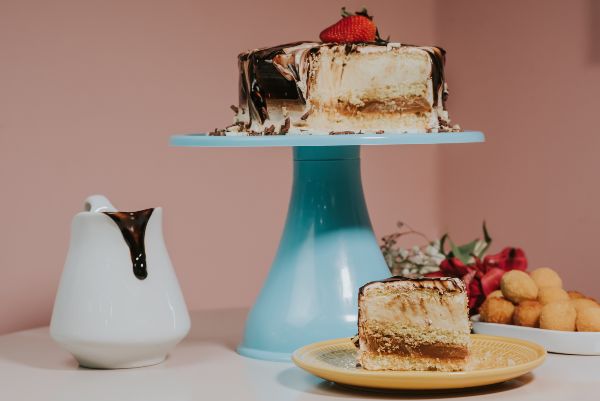 BOLO TORTA MESCLADA C/ DOCE DE LEITE